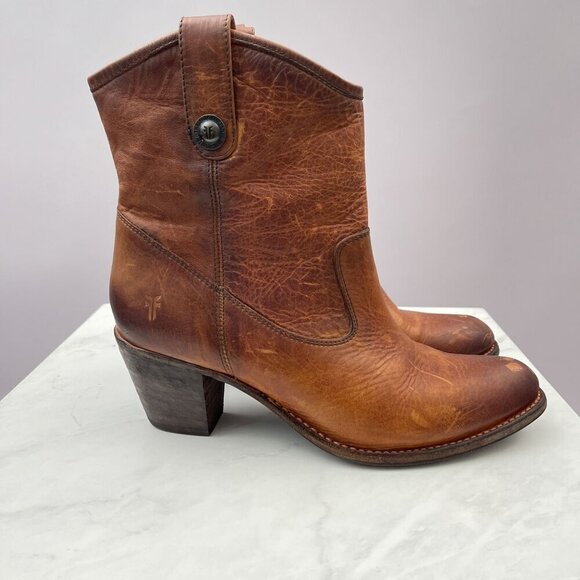 Frye Billy Short Cognac Brown Leather Ankle Boots Button Detail Women's 10 B - Picture 1 of 12